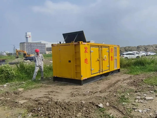 清新如何判断柴油发电机组的电瓶是否处于充满电状态？