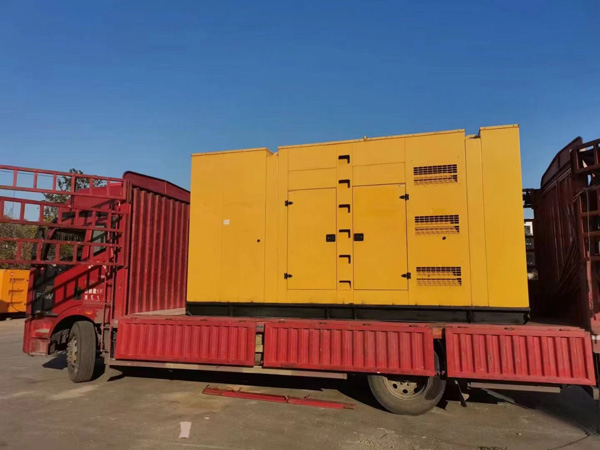 清新柴油发电机组的电瓶长期未使用，应该如何充电？